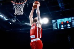 科尔教练14人轮换策略：平衡体能与战术，助力球员成长